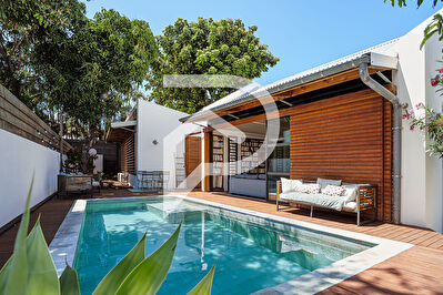 Maison d'architecte, véritable art de vivre tropical à Terre Sainte
