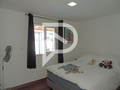 Maison F4 avec 3 chambres, 2 salles d'eau et une piscine
