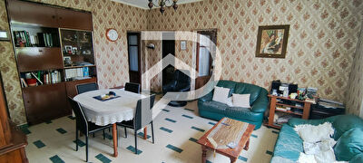 Maison familiale à fort potentiel , À 2 minutes du centre du village 