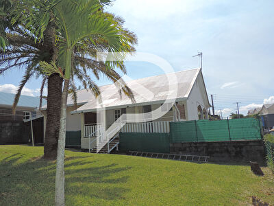 Villa F4 en parfait état avec revenu locatif