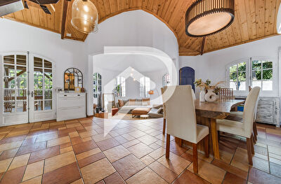 Villa de charme rénovée avec cachet créole et confort contemporain