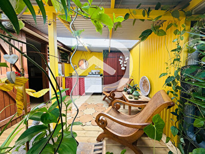 Coup de coeur à Terre Sainte : maison créole rénovée avec patio cocon