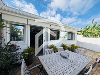 Coup de coeur à Terre Sainte : maison créole rénovée avec patio cocon