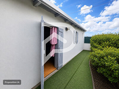 Terre Sainte  F3 de plain-pied avec grand jardin et fort potentiel
