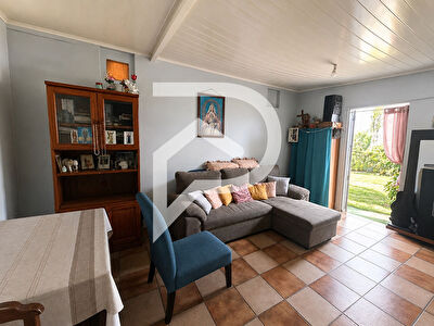 Terre Sainte  F3 de plain-pied avec grand jardin et fort potentiel