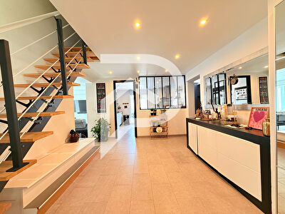 Maison Marseille 13015 5 pièce(s) sur un terrain de 466m² sans vis a vis avec piscine .