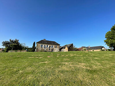 Maison18ème siècles en pierres 4 chambres 169.4 m2
