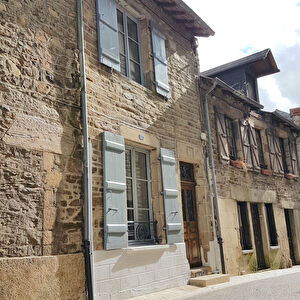 Maison Uzerche 4 pièce(s) 100m2 , 479 m2 de terrain.
