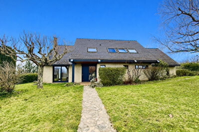 Maison d'architecte 5 pièces 3 chambres 112m2 avec distribution de plain-pied sur 3670m2 de terrain !