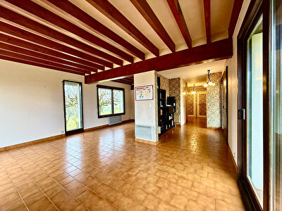 Maison d'architecte 5 pièces 3 chambres 112m2 avec distribution de plain-pied sur 3670m2 de terrain !