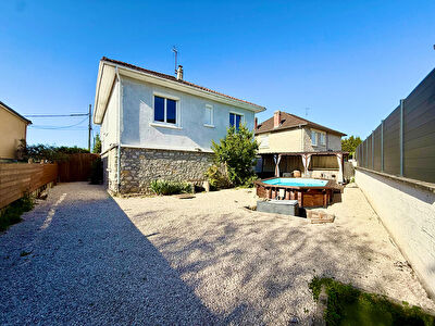 Malemort, Maison 3 chambres, 84m2 sur un terrain de 435m2, Piscine