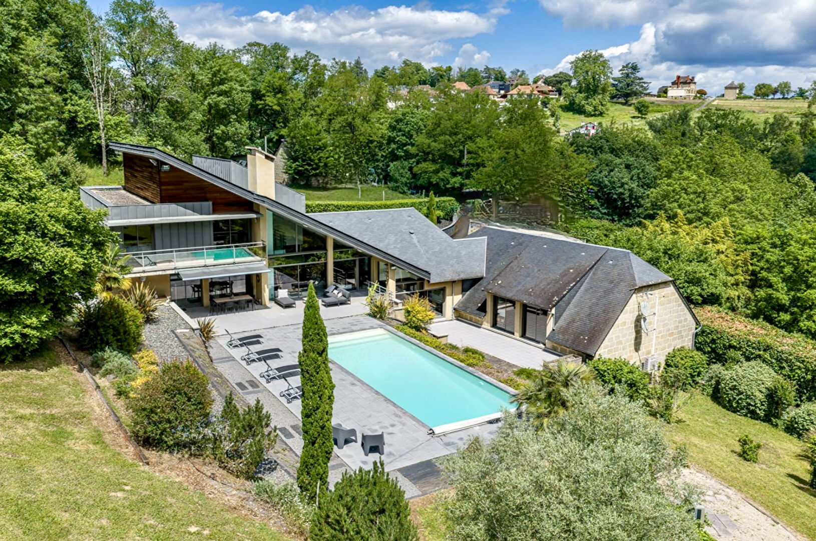 Photo du bien : Maison 13 pièces 392 m2