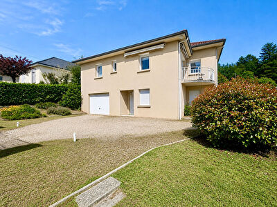 BRIVE, MAISON, 3 CHAMBRES, 150 M2 SUR 1676 M2 DE TERRAIN,  PISCINE 11X5 !