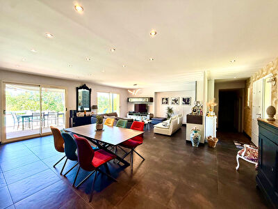 BRIVE - MAISON DE PLAIN-PIED 141 M², 4 CHAMBRES, PISCINE, SOUS-SOL INTÉGRAL, TERRAIN 2300 M²