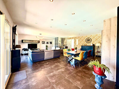 BRIVE - MAISON DE PLAIN-PIED 141 M², 4 CHAMBRES, PISCINE, SOUS-SOL INTÉGRAL, TERRAIN 2300 M²