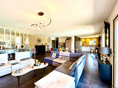 BRIVE - MAISON DE PLAIN-PIED 141 M², 4 CHAMBRES, PISCINE, SOUS-SOL INTÉGRAL, TERRAIN 2300 M²