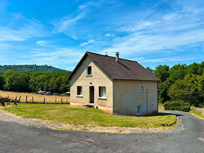 Maison ancien corps de ferme plus d'un hectare de terrain ? Saint-Pantaléon-de-Larche 3 chambres 91.81 m2