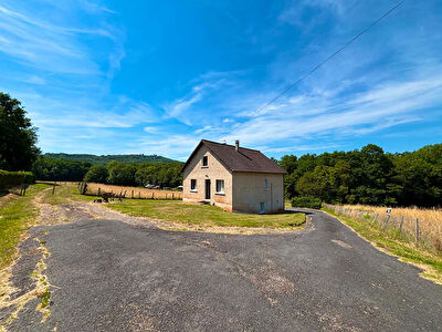 Maison ancien corps de ferme plus d'un hectare de terrain ? Saint-Pantaléon-de-Larche 3 chambres 91.81 m2