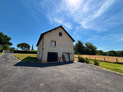 Maison ancien corps de ferme plus d'un hectare de terrain ? Saint-Pantaléon-de-Larche 3 chambres 91.81 m2