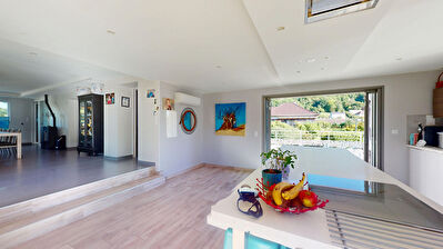 Maison rénovée Avanne-Aveney -  297 m2