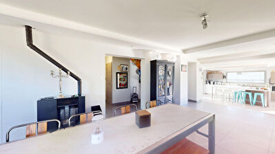 Maison rénovée Avanne-Aveney -  297 m2