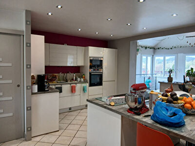 VILLA  AXE GISORS GOURNAY  EN BRAY 193M2  6 CHAMB DONT 2 SUITES.