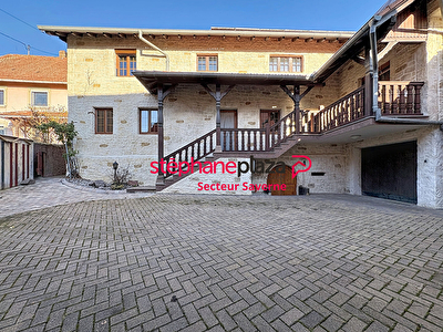 Corps de ferme de caractère -176 m², 5 chambres, dépendances