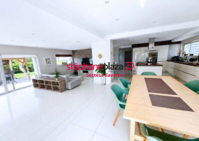 Maison contemporaine de 172 m² habitables - DPE A/A - Terrain de 6,97 ares