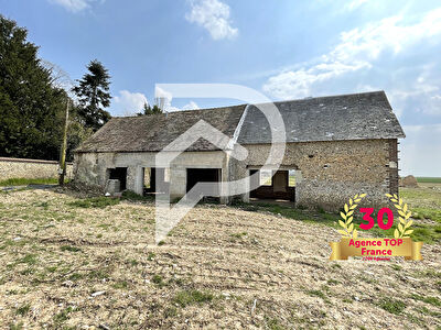 Longère à rénover et à aménager sur 3478 m² de terrain avec deux terrains à bâtir