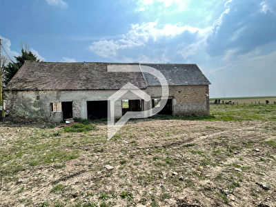 Longère à rénover et à aménager sur 3478 m² de terrain avec deux terrains à bâtir