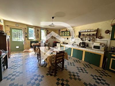 Maison en VIAGER OCCUPE AVEC RENTE  539 € / mois proche Anet