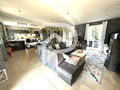 Maison 3 chambres de plain pied très bel environnement avec piscine !!