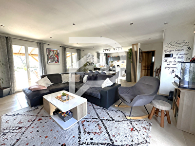 Maison 3 chambres de plain pied très bel environnement avec piscine !!