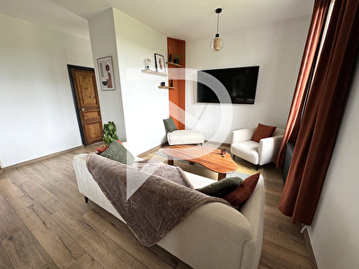 Maison ancienne rénovée avec du potentiel à 5 mn de Bueil sur sous sol total