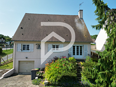 Solide maison familiale idéalement située avec 3 chambres possibilité 5