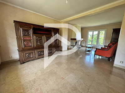 Solide maison familiale idéalement située avec 3 chambres possibilité 5