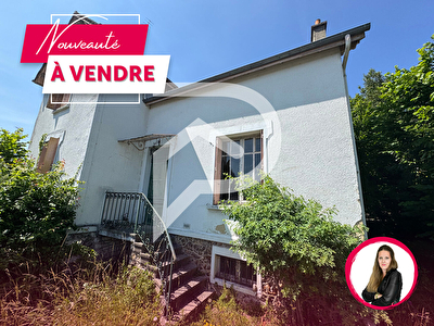 Maison à rénover entièrement en centre ville à 5 mn de Anet