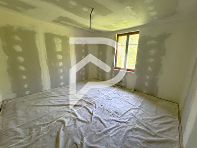 Maison à rénover entièrement en centre ville à 5 mn de Anet