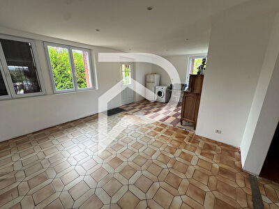 Maison avec sous-sol total à Freneuse