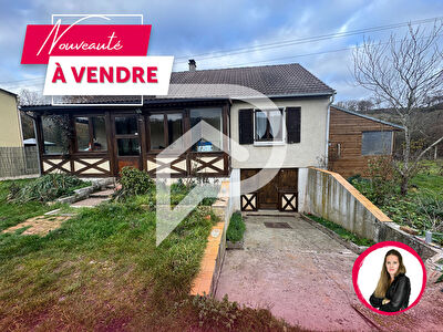 Maison de plain-pied sur sous sol total de 74 m² dans une commune avec écoles, commerces et cabinet médical.
