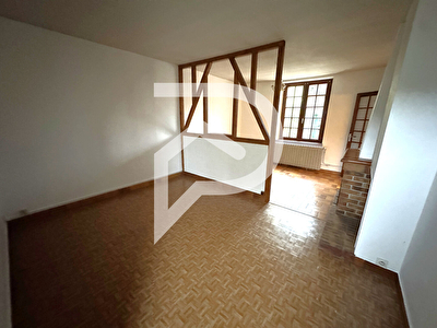 Maison ancienne en centre ville avec écoles jusqu'au collège à 20 mn de Bréval