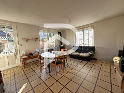 Maison ancienne avec grand terrain et beau potentiel d'agrandissement à 5 mn de Anet