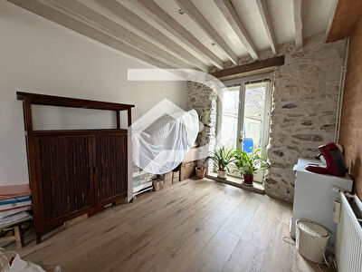 Maison ancienne proche Anet dans un village avec école et petits commerces