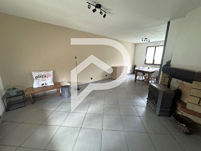 Maison de plain-pied sur sous sol total de 74 m² dans une commune avec écoles, commerces et cabinet médical. A 10 mn de Bu