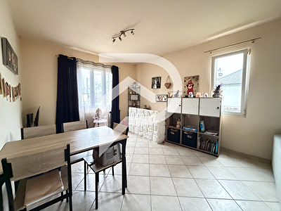 Maison à 10 mn de Bueil dans un village avec école et commerce à pieds