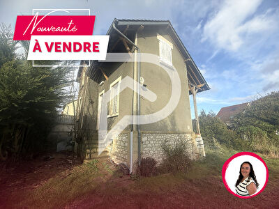 Maison familiale de 75m², 3 chambres, sur une commune avec écoles maternelles et primaires.