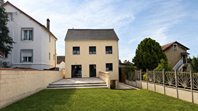 Maison Le Thillay 8 pièce(s) 155 m2
