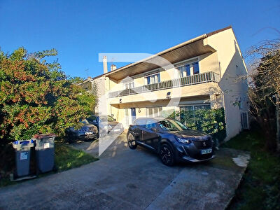Maison divisée en 2 appartements aux Côteaux