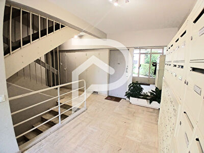 CHAMBRE DE 10.53 M²  VENDUE LOUEE A 1 MINUTES DE LA GARE DANS RESIDENCE DE STANDING