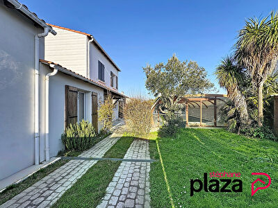Villa avec pisicine 11 pièces - 215m2